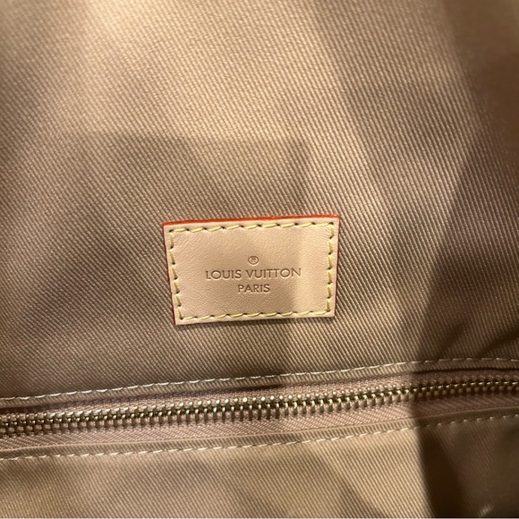 Excellent Condition!  Louis Vuitton Graceful in Damier Azur pattern. - Picture 11 of 15